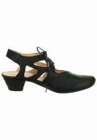 Scarpa slingback in pelle nera con design a intaglio, punta tonda e tacco basso. Presenta un dettaglio con lacci e una texture liscia.