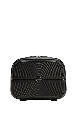 Černý tvrdý obal kufru ve tvaru obdélníku s motivem soustředných kruhů a dvojitým zipem, malá rukojeť nahoře, uprostřed logo Wittchen.