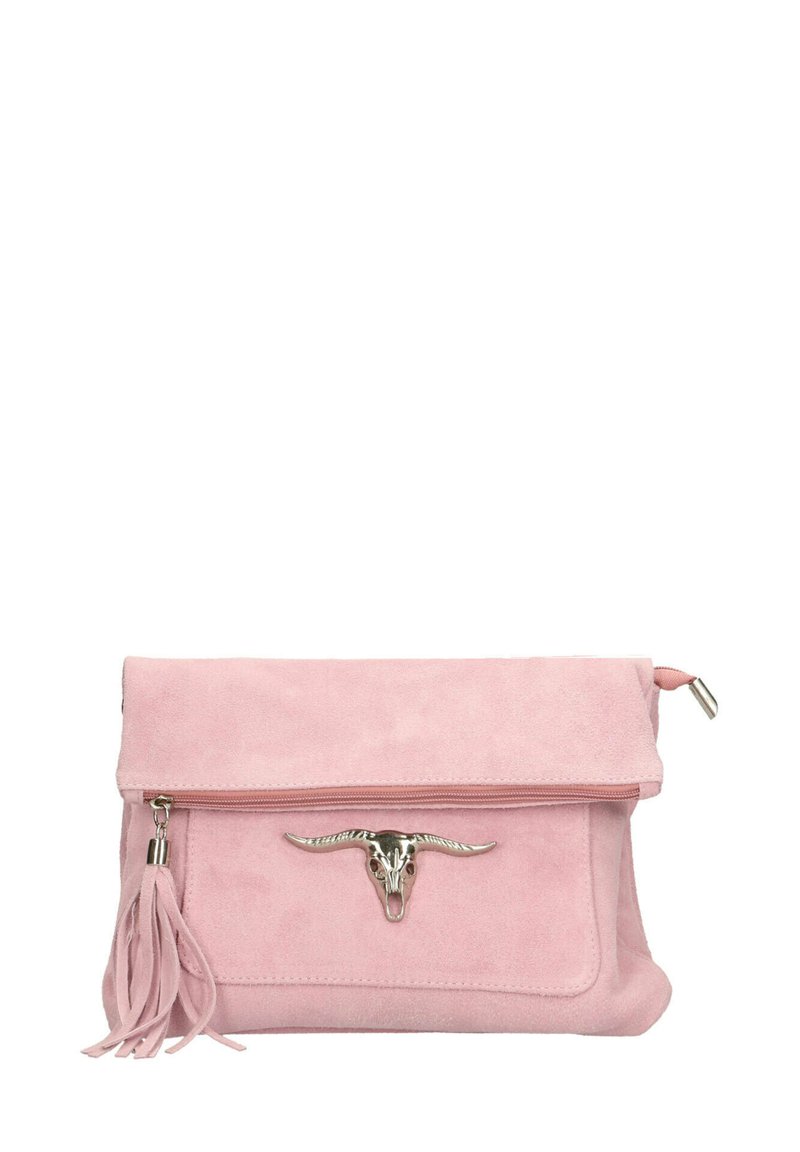 Pochette en daim rose avec rabat pliable, présentant un accent de crâne de longhorn en argent et un détail de frange. Fermeture éclair en bas.