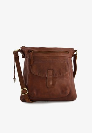 Braune Ledercrossbodytasche mit verstellbarem Riemen, vorderer Reißverschlusstasche und großer Frontklapptasche mit Riegelverschluss.