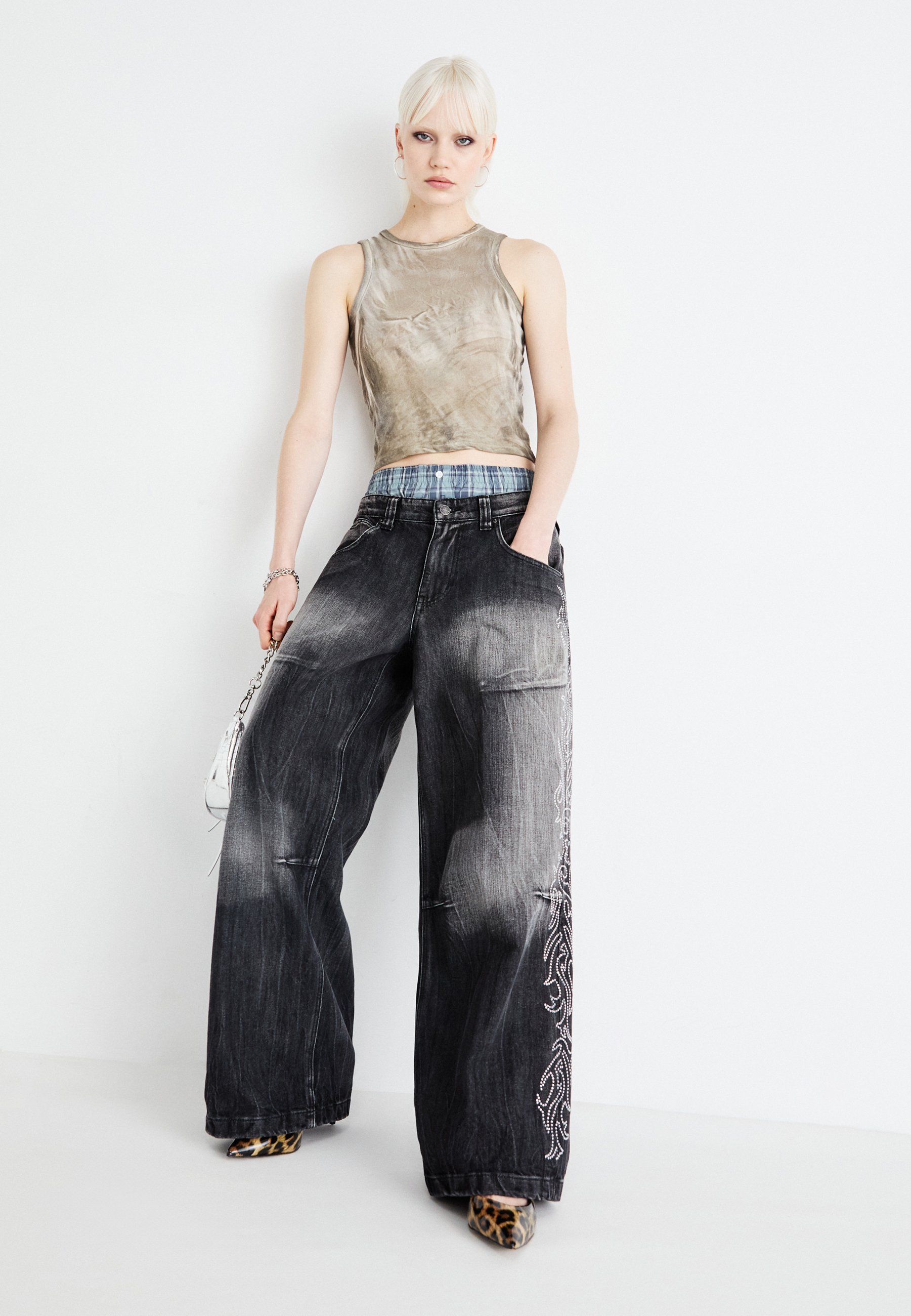 パンツ Jaded London Solid Black Colossus Jeans Shop Solid Black Low Rise Colossus Jeans | Jaded London
