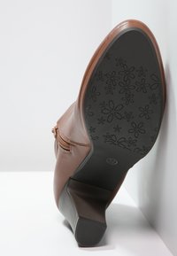 Anna Field Botins de salto alto - cognac