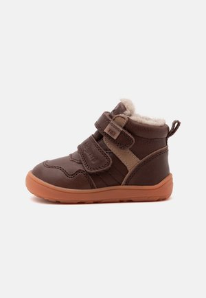 Bisgaard, BAREFOOT BECKY UNISEX - Класически боти до глезена - dark brown