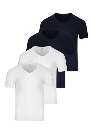 Vier schlichte V-Ausschnitt-T-Shirts, zwei weiße vorne und zwei schwarze dahinter, in einem versetzt angeordneten vertikalen Stapel auf weißem Hintergrund.