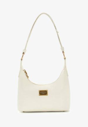 Kremowa, gładka skórzana torebka na ramię z złotym zamkiem błyskawicznym i prostokątną złotą plakietką z nazwą marki "MARCIANO GUESS".