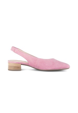 Pinkfarbener Wildleder-Damen-Slingback mit niedrigem gestapeltem Holzabsatz und spitzer Spitze auf weißem Hintergrund.