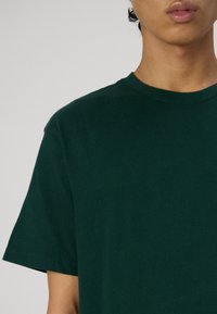 American Eagle CORE NEW EAGLE - Βασικό μπλουζάκι - pine