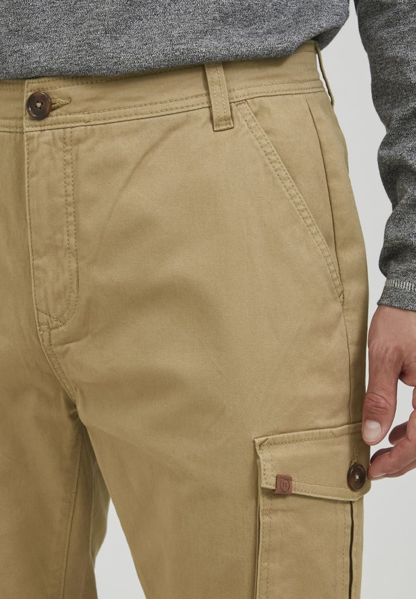 PRGALLUS REGULAR FIT - Cargo trousers - sand2