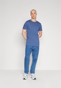 AllSaints TONIC CREW - Basic póló - orbit blue