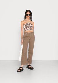 Monki Top - brown