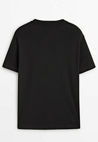 T-shirt noir uni à manches courtes vu de dos avec un col rond et une coupe régulière.