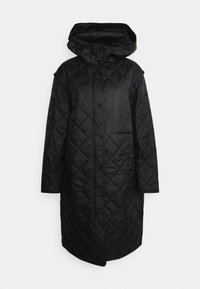 Abrigo largo negro acolchado con capucha, cierre frontal con cremallera y botones de presión. Cuenta con un bolsillo parche en el pecho izquierdo. Textura suave y lisa.