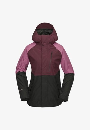 Vesimproof takki tummanmustassa ja purppuran sävyissä. Varustettu hupulla, vetoketjullisella rintataskulla ja kestävällä tekstuurikankaalla.