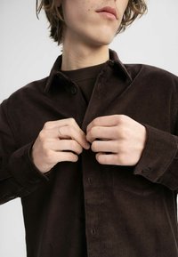 MELA NIMIT - Overhemd - walnuss