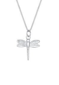 Prívesok so striebornou vážkou na jemnom retiazku. Vážka má detailné krídla a hladké telo, ktoré ukazujú precíznu remeselnú prácu.