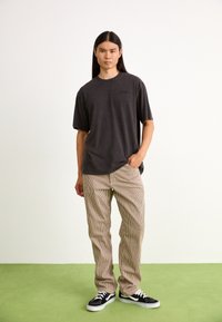 Dickies GARYVILLE HICKORY - Jeans carpenter - mushroom