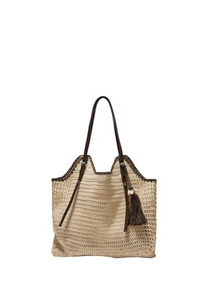 Beige gewebte Tragetasche mit dunkelbraunen Ledergriffen, Besätzen und einer Quaste mit Muschelverzierung, die an einer Seite hängt.