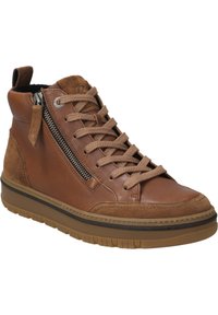 Baskets montantes en cuir et daim marron avec fermetures lacées à l'avant, fermeture éclair sur le côté, accents texturés et semelle en caoutchouc.