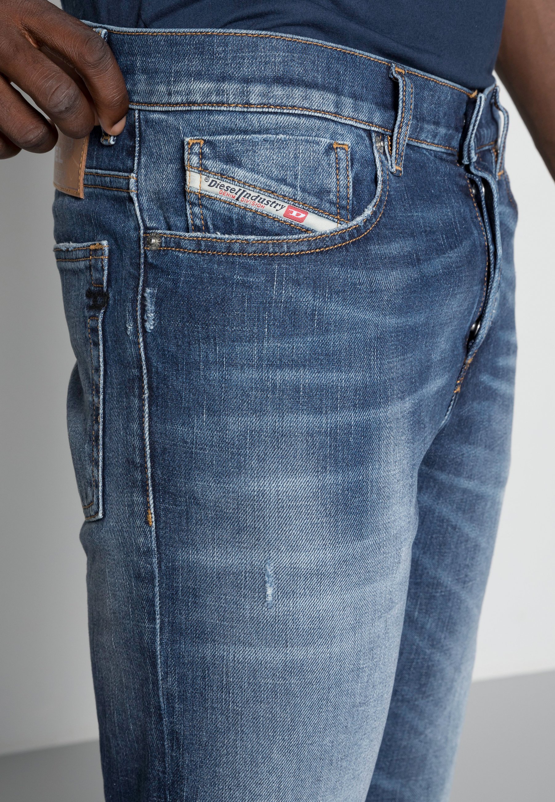 Diesel D-FINING - Siaurėjantys džinsai - blue denim/mėlynų džinsų - Zalando .lt