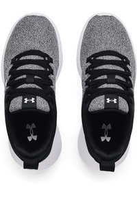 Zapatillas deportivas en negro y gris con un upper de punto texturizado, cordones negros y una suela blanca. Incluye un logo en la lengüeta y la plantilla.