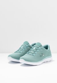 Skechers SUMMITS - Baskets basses - sage/white
