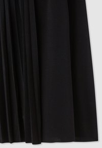 Gonna nera plissettata realizzata in tessuto leggero, caratterizzata da una consistenza liscia e una caduta morbida. Il design include pieghe verticali per una maggiore struttura.