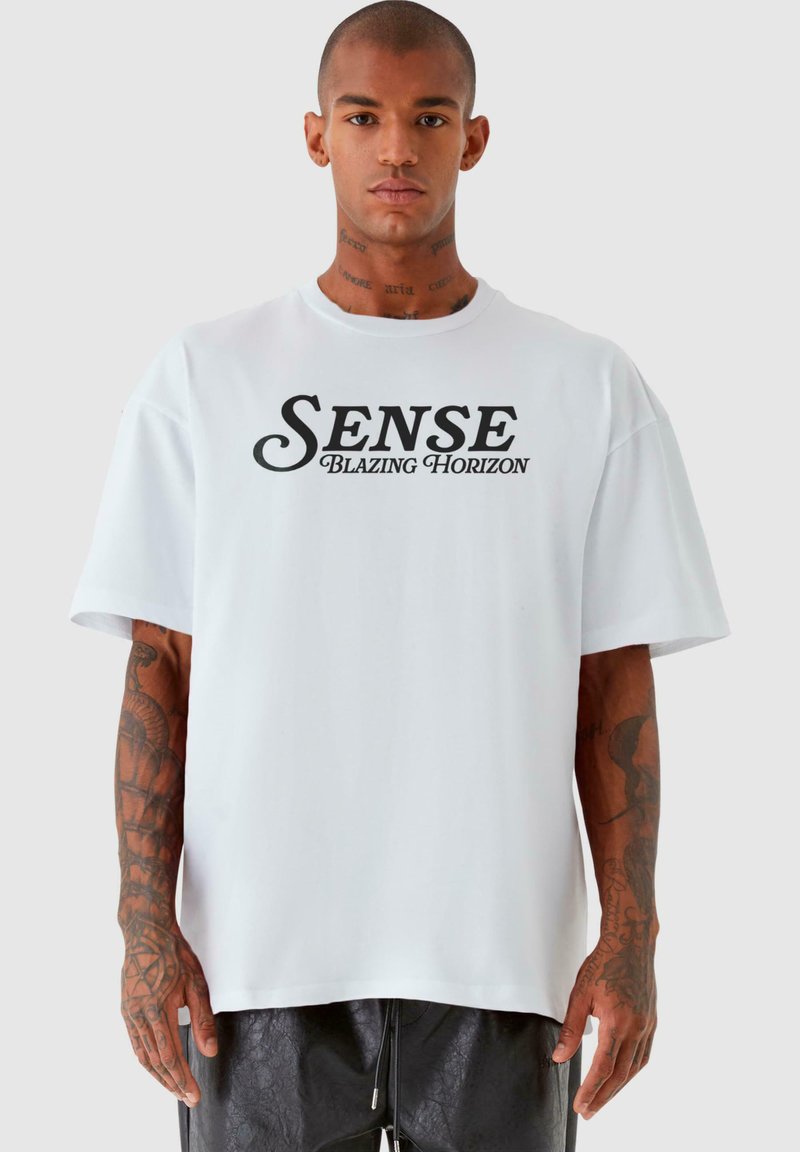 9N1M SENSE - T-shirt z nadrukiem