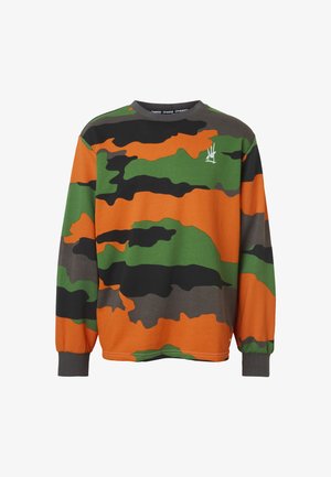 Bluza z długim rękawem i okrągłym dekoltem w pomarańczowy, zielony, czarny i szary wzór kamuflażu oraz małym białym logo na piersi.