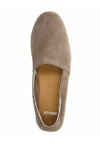 Scarpa da donna slip-on in suede taupe. Presenta pannelli laterali elastici, punta arrotondata e cuciture a contrasto lungo la suola. Interno liscio.