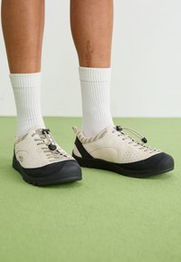 JASPER ROCKS - Trainers - white/black