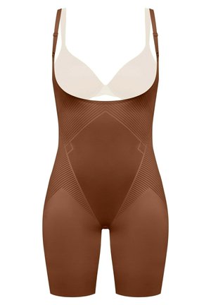 Sømløs brun formende bodystocking med beige underwire bh-kopper, justerbare skulderstropper og mønstret tekstur på torso og lår.