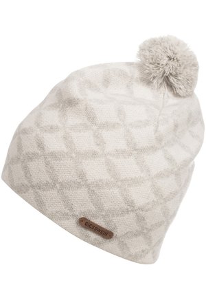 Lichtbeige gebreide wintermuts met subtiel diamantpatroon, pompon bovenop en een klein leren merklipje met de tekst "Giesswein".