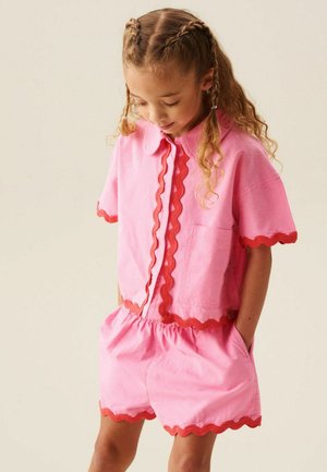 Angel & Rocket, REGULAR FIT - BROOKE RIC RAC TRIM SHORTS AND SHIRT SET - Shorts - pink