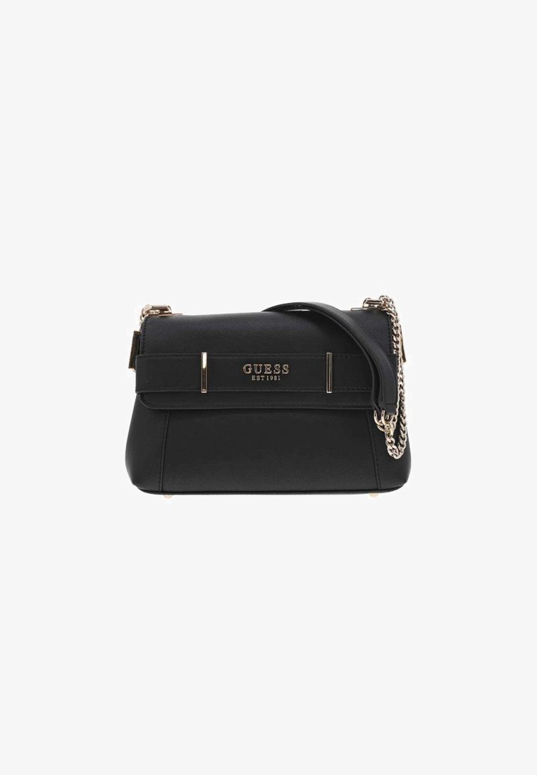 Borsa a tracolla in ecopelle nera con logo dorato, caratterizzata da una tracolla a catena e un design strutturato con base piatta e manico superiore.