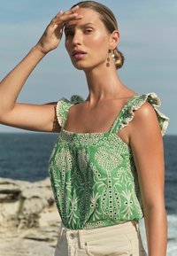 Love & Roses SQUARE NECK RUFFLE CAMISOLE -REGULAR FIT - Blúz - green broderie