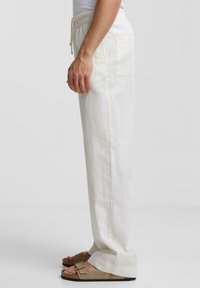 Urban Classics LOOSE - Broek - whitesand