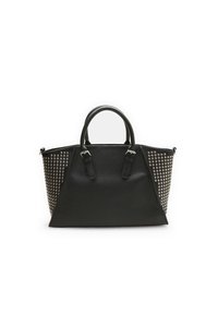Borsa a tracolla in pelle nera con accenti di borchie sui lati, design strutturato, manici regolabili e finitura testurizzata.