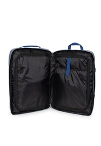 Czarna torebka na zamek błyskawiczny z gładką fakturą wewnątrz. Posiada tylną kieszeń oraz niebieski akcent w postaci paska ułatwiającego noszenie.