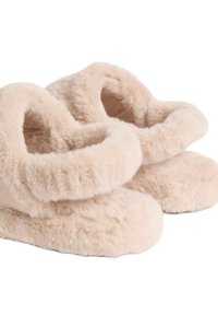 Pantofole in finta pelliccia color beige chiaro, con un morbido esterno testurizzato, forma arrotondata e supporto imbottito per la caviglia per il massimo comfort.