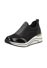 Scarpa sportiva nera con materiali misti: punta in vernice lucida, tomaia testurizzata, pannello laterale elastico e una zip argento. Suola bianca ammortizzata.