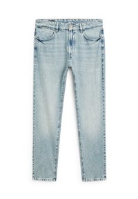 Ljusblå jeans med rak benform, med framfickor och knäppning, visade mot en vit bakgrund.