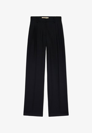 Schwarze, hoch taillierte Hose mit Gürtelschlaufen, vorderen Falten und breiten, geraden Beinen, dargestellt auf weißem Hintergrund.