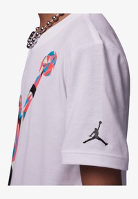 Jordan JUMPMAN HEIRLOOM TEE UNISEX - Triko s potiskem - white