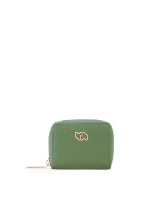 Portafoglio in pelle verde con superficie testurizzata, forma rettangolare arrotondata, zip dorata e accento del logo sul davanti.