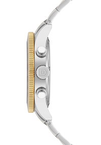 Reloj de plata y oro con caja redonda, bisel de oro texturizado y dos botones de presión. Los eslabones de la pulsera lisos completan el diseño.