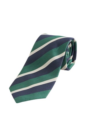 Corbata enrollada con rayas diagonales en verde, azul marino y blanco sobre un fondo blanco.