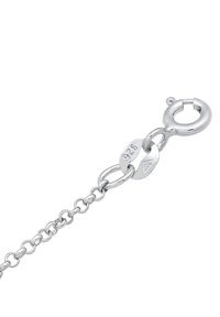 Sterling sølvkæde med runde led, der har en klip-lås og indgraverede mærker, der viser "925" for ægthed. Glat, blank finish.