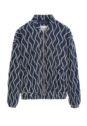 Veste zippée bleu marine avec des rayures blanches ondulées, des poignets et un ourlet élastiques, et un col montant.