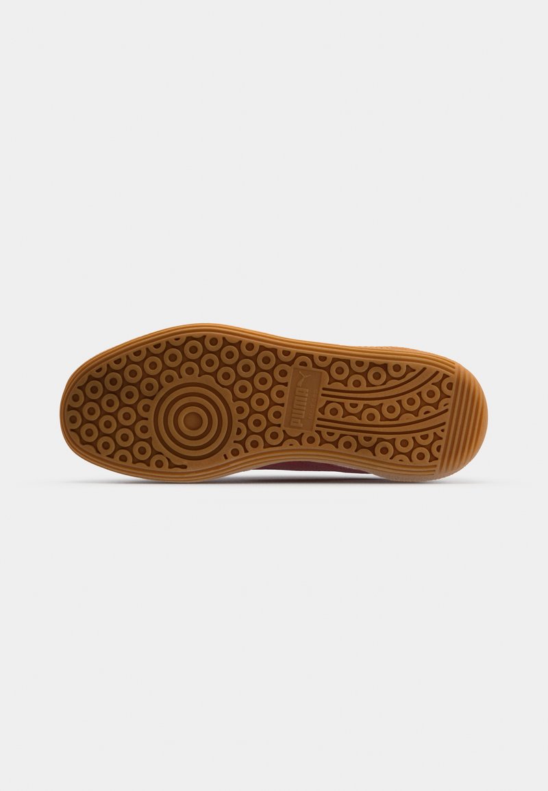 Semelle de chaussure en caoutchouc de couleur marron clair avec des motifs circulaires et linéaires. Design plat, bords sans couture. Conçue pour une bonne adhérence et durabilité.