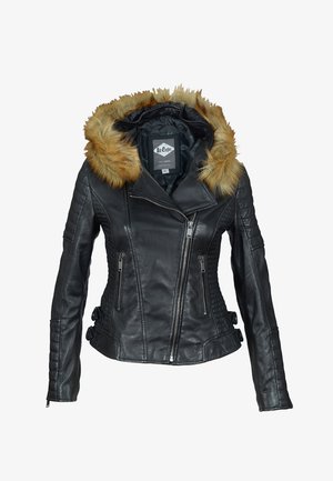 Zwarte leren jas met een asymmetrische zilveren ritssluiting, doorgestikte zijkanten, ritssluitingen op de zakken en een capuchon afgezet met bruine kunstbont.